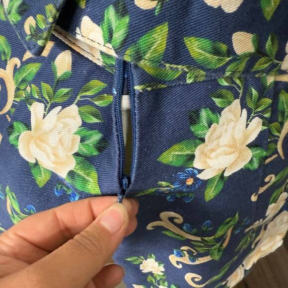 NWT Farm Rio Navy Blue Flower Tapestry Shorts, 26 - Picture 4 of 7